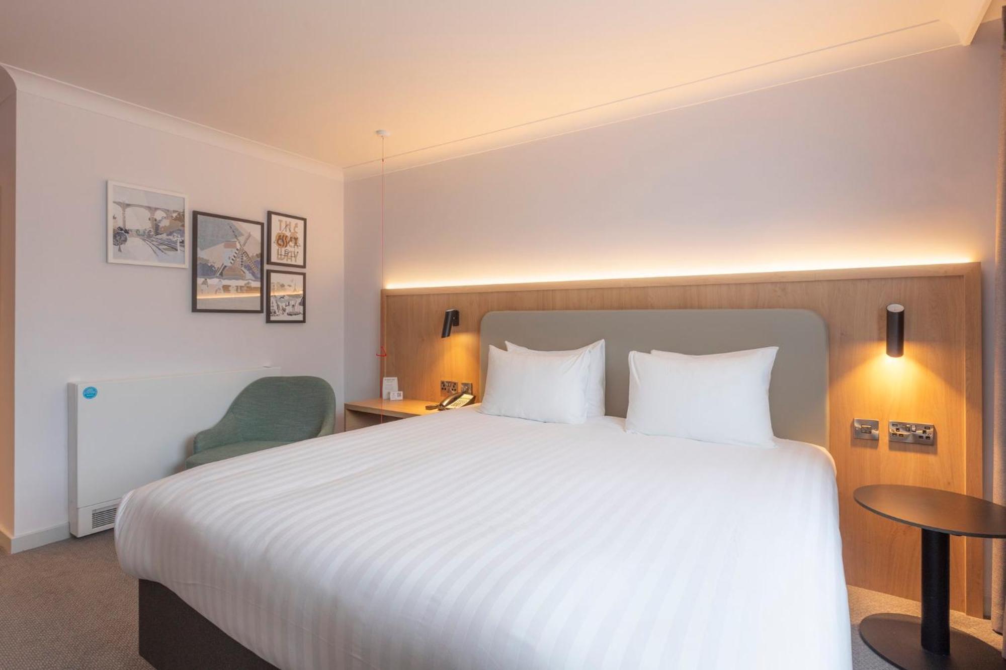 Holiday Inn Brentwood By Ihg Exterior foto