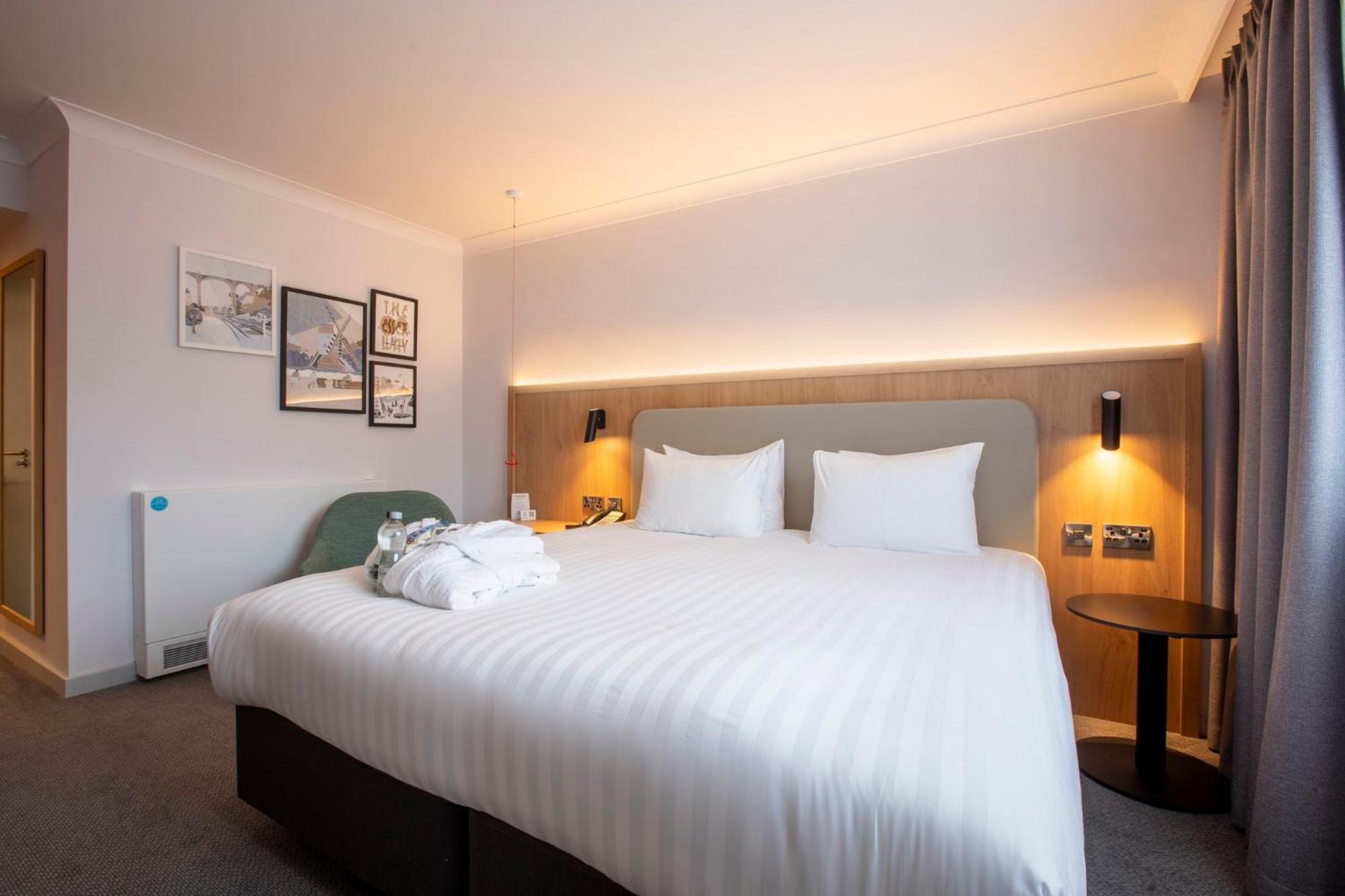 Holiday Inn Brentwood By Ihg Exterior foto